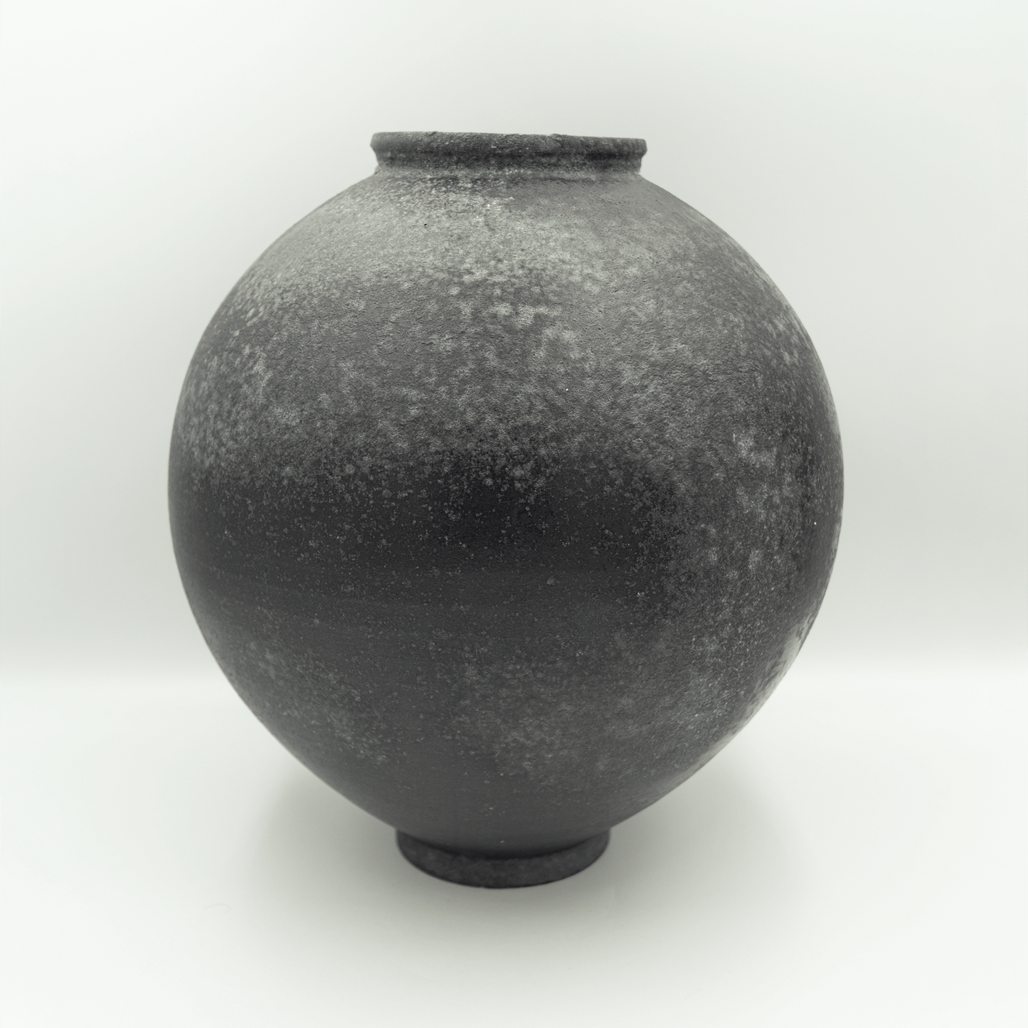 Moon jar Rukoryo Black