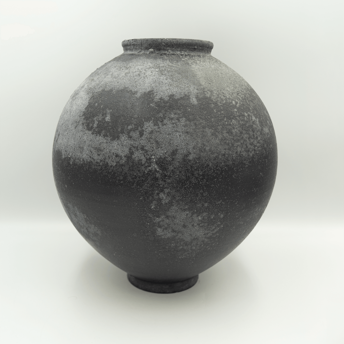 Moon jar Rukoryo Black