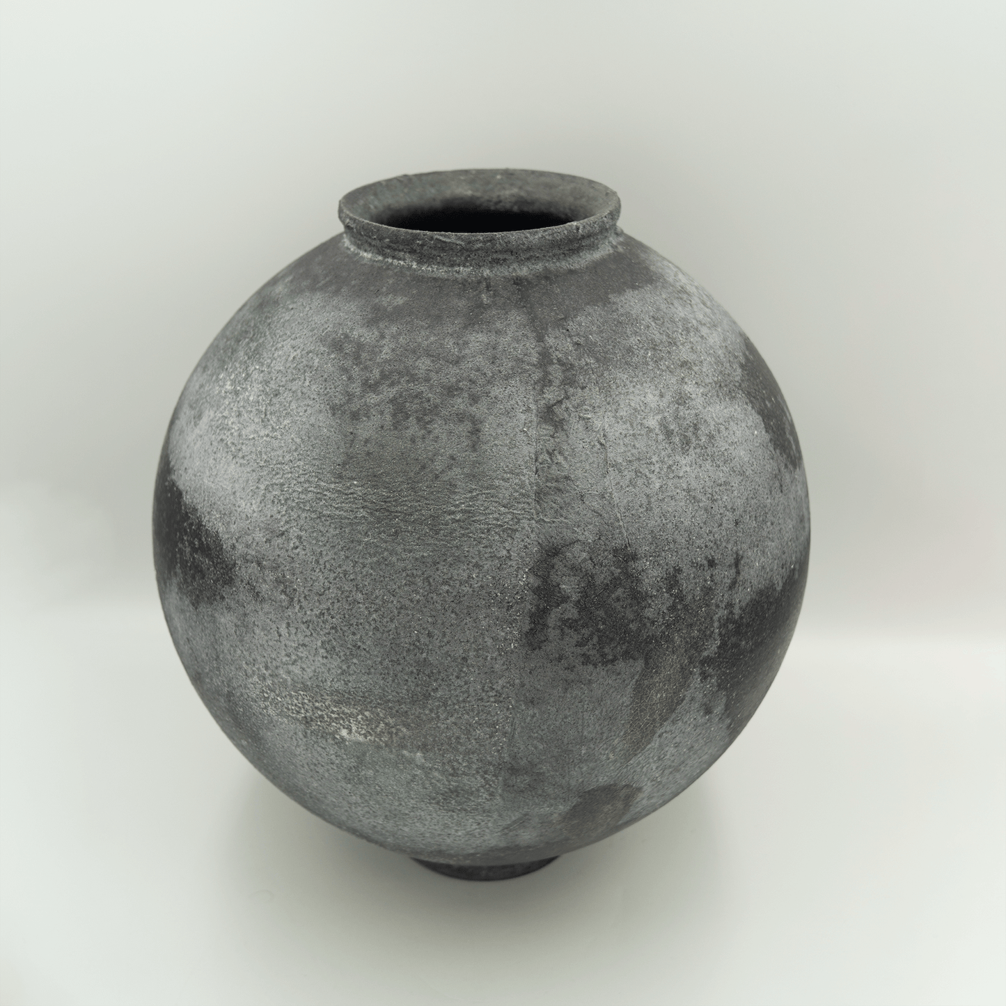 Moon jar Rukoryo Black