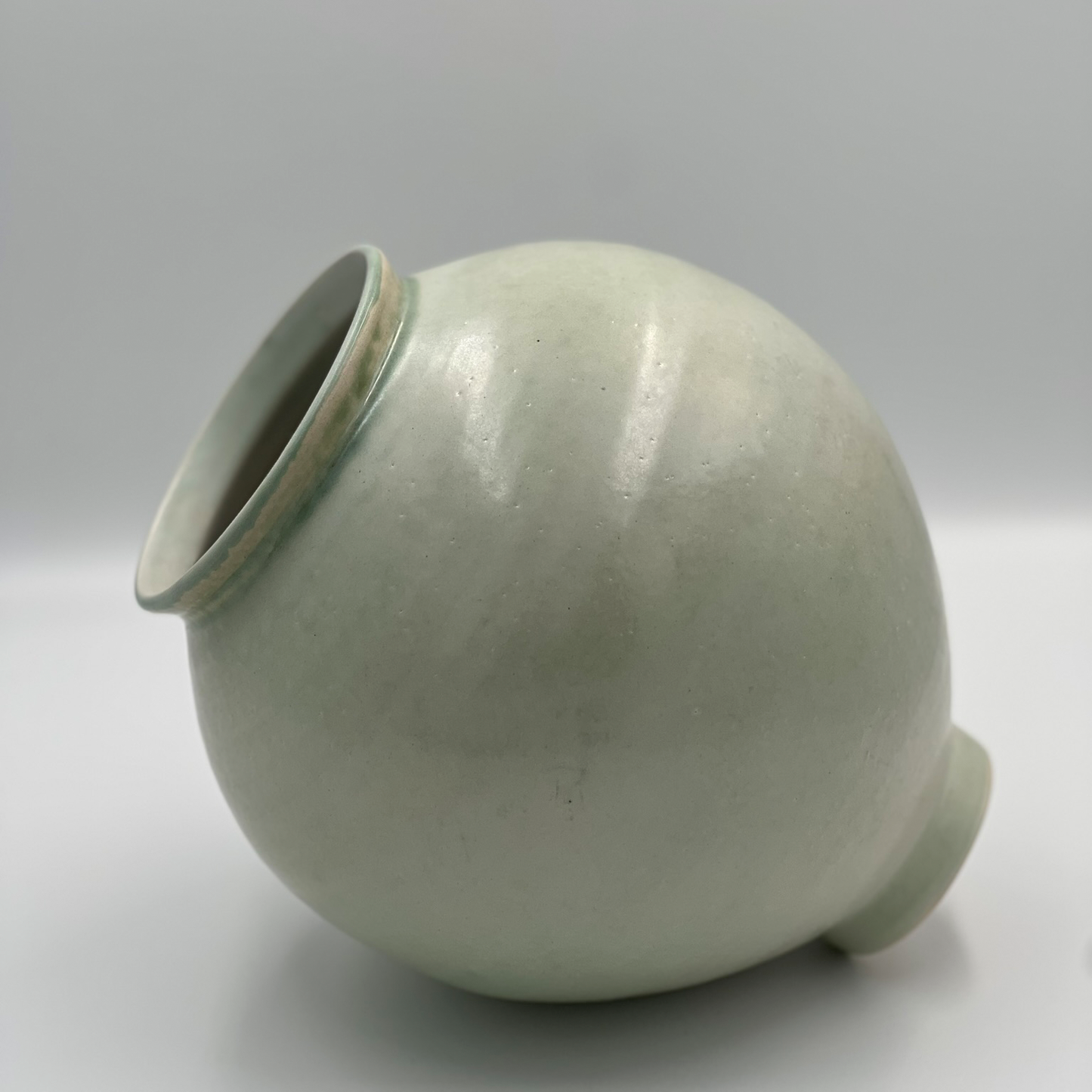 Moon jar Rukoryo - Soft green